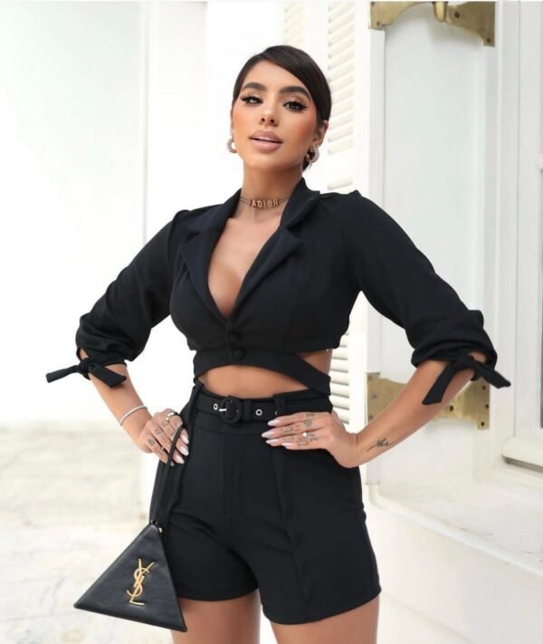 Conjunto de Blazer e Short com Cinto